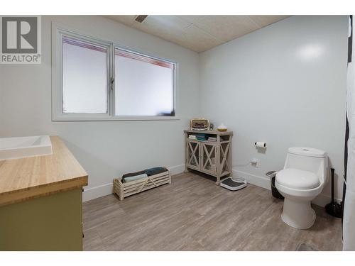 2539 Forest Drive, Blind Bay, BC - Indoor Photo Showing Bathroom