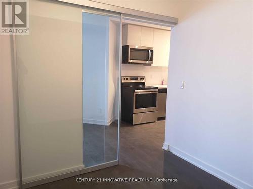 211 - 621 Sheppard Avenue E, Toronto (Bayview Village), ON - Indoor Photo Showing Kitchen