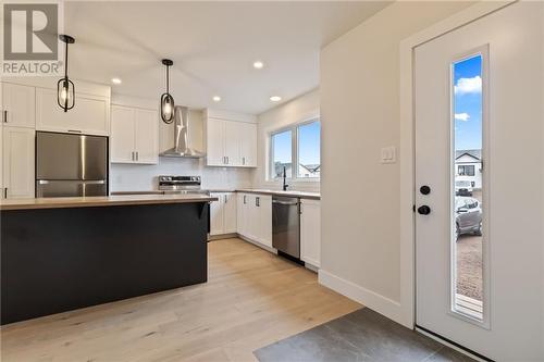 189 Ernest, Dieppe, NB - Indoor Photo Showing Kitchen With Upgraded Kitchen