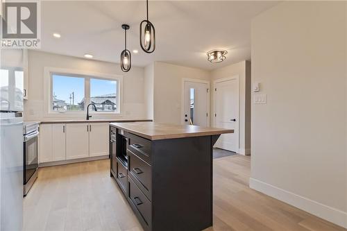 189 Ernest, Dieppe, NB - Indoor Photo Showing Kitchen