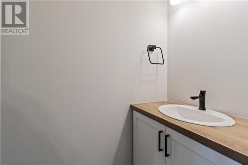 189 Ernest, Dieppe, NB - Indoor Photo Showing Bathroom