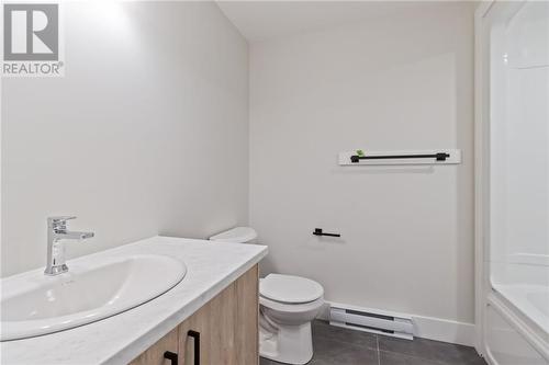 189 Ernest, Dieppe, NB - Indoor Photo Showing Bathroom