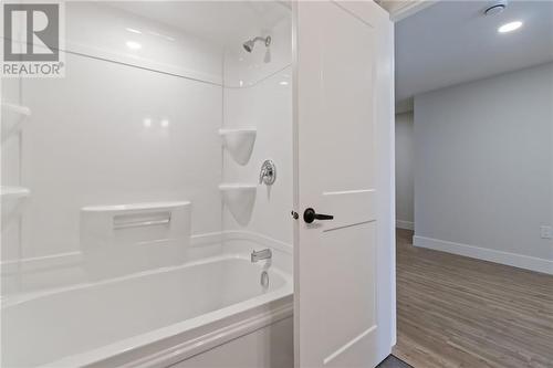 189 Ernest, Dieppe, NB - Indoor Photo Showing Bathroom