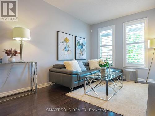 17 Rougeview Park Crescent, Markham (Greensborough), ON - Indoor Photo Showing Living Room