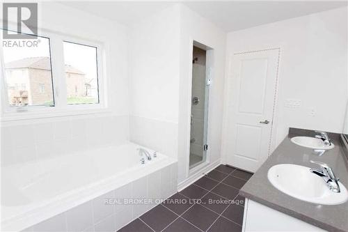 48 Barrow Avenue, Bradford West Gwillimbury, ON - Indoor Photo Showing Bathroom