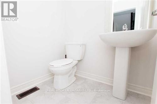 48 Barrow Avenue, Bradford West Gwillimbury, ON - Indoor Photo Showing Bathroom