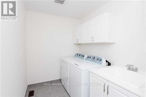 48 Barrow Avenue, Bradford West Gwillimbury, ON - Indoor Photo Showing Laundry Room