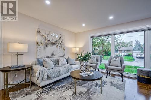 9 Mooreshead Drive, Toronto (Etobicoke West Mall), ON - Indoor Photo Showing Living Room