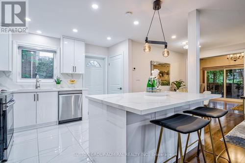 9 Mooreshead Drive, Toronto (Etobicoke West Mall), ON - Indoor Photo Showing Kitchen With Upgraded Kitchen