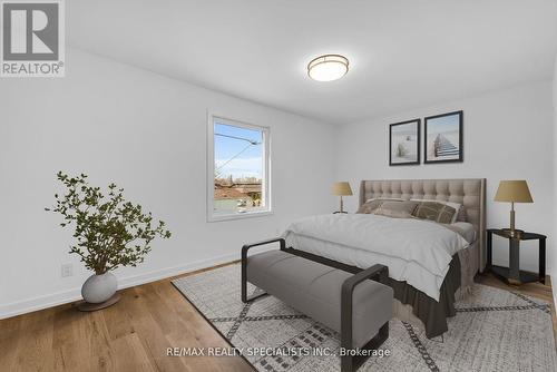 90 Frederick Avenue, Hamilton (Crown Point), ON - Indoor Photo Showing Bedroom