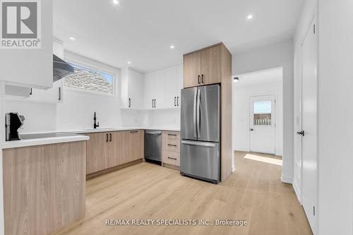 90 Frederick Avenue, Hamilton (Crown Point), ON - Indoor Photo Showing Kitchen