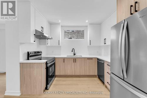 90 Frederick Avenue, Hamilton (Crown Point), ON - Indoor Photo Showing Kitchen