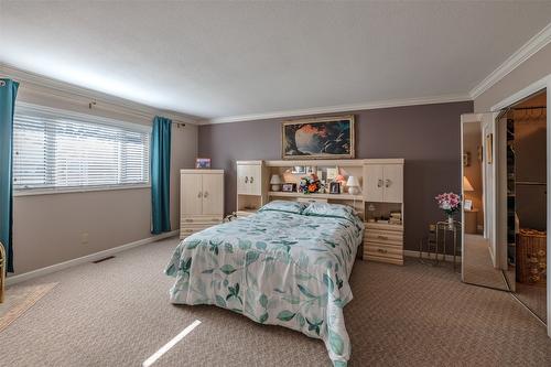 149 Pineview Drive, Kaleden, BC - Indoor Photo Showing Bedroom