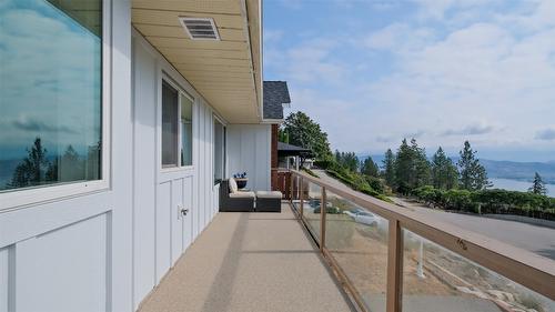 1556 Blackwood Drive, Kelowna, BC - Outdoor With Exterior