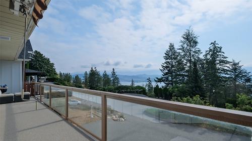 1556 Blackwood Drive, Kelowna, BC - Outdoor