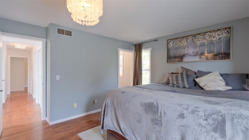 1556 Blackwood Drive, Kelowna, BC - Indoor Photo Showing Bedroom