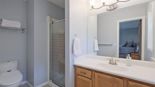 1556 Blackwood Drive, Kelowna, BC - Indoor Photo Showing Bathroom