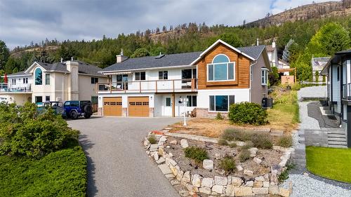 1556 Blackwood Drive, Kelowna, BC - Outdoor With Facade