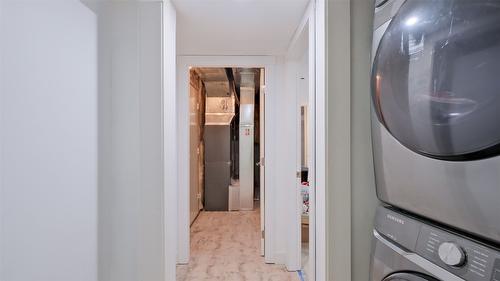 1556 Blackwood Drive, Kelowna, BC - Indoor Photo Showing Laundry Room