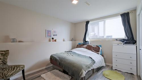 1556 Blackwood Drive, Kelowna, BC - Indoor Photo Showing Bedroom