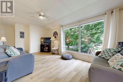 90 Plum Point Lane, Kawartha Lakes, ON - Indoor Photo Showing Living Room