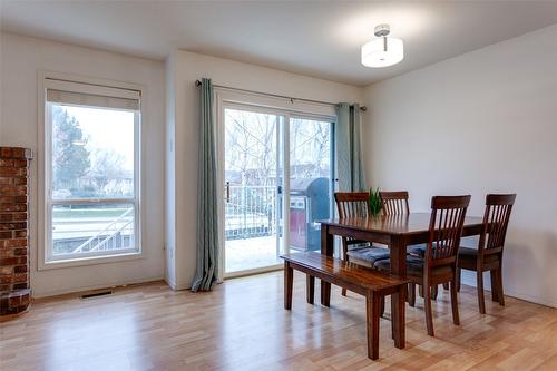 115-133 Wyndham Crescent, Kelowna, BC - Indoor Photo Showing Dining Room