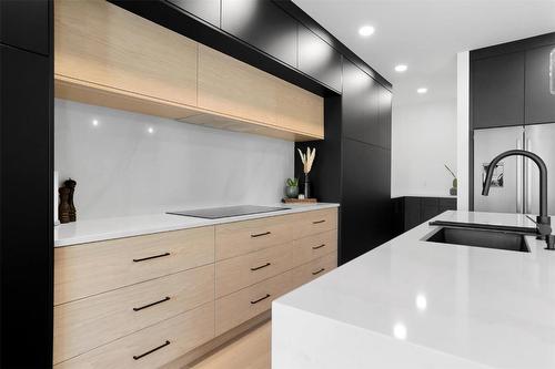 208 Skyland Drive, Kelowna, BC - Indoor Photo Showing Kitchen