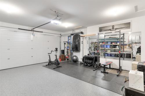 208 Skyland Drive, Kelowna, BC - Indoor Photo Showing Garage