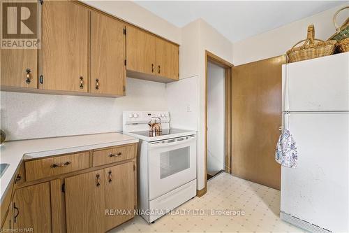 10 Sikorski Avenue, St. Catharines, ON - Indoor Photo Showing Kitchen