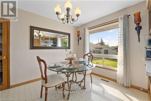 10 Sikorski Avenue, St. Catharines, ON - Indoor Photo Showing Dining Room