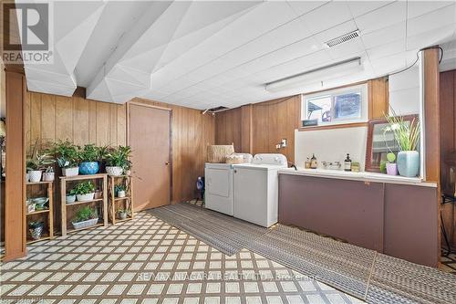 10 Sikorski Avenue, St. Catharines, ON - Indoor Photo Showing Laundry Room