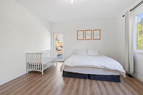 7864 Alpine Road, Kelowna, BC - Indoor Photo Showing Bedroom