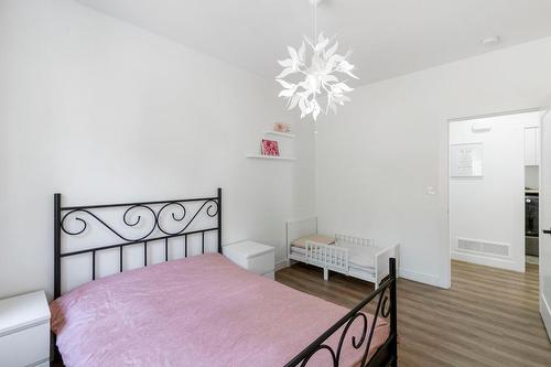 7864 Alpine Road, Kelowna, BC - Indoor Photo Showing Bedroom