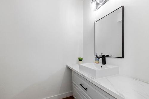 7864 Alpine Road, Kelowna, BC - Indoor Photo Showing Bathroom