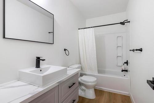 7864 Alpine Road, Kelowna, BC - Indoor Photo Showing Bathroom