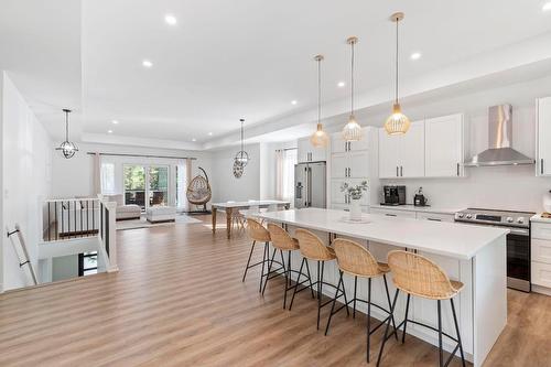 7864 Alpine Road, Kelowna, BC - Indoor Photo Showing Kitchen With Upgraded Kitchen