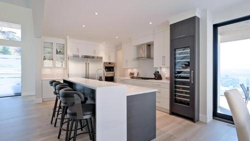 740 Pinehaven Court, Kelowna, BC - Indoor Photo Showing Kitchen With Upgraded Kitchen