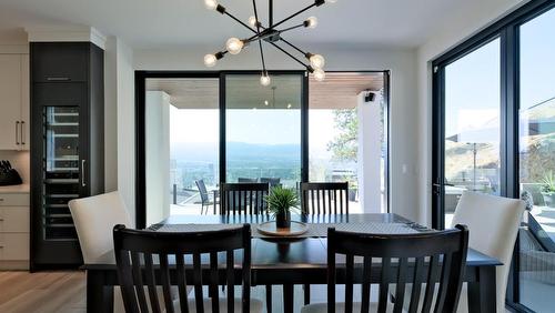 740 Pinehaven Court, Kelowna, BC - Indoor Photo Showing Dining Room