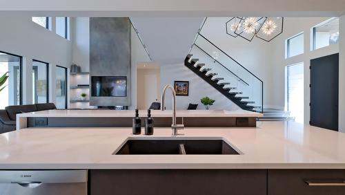 740 Pinehaven Court, Kelowna, BC - Indoor Photo Showing Kitchen With Double Sink