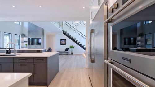 740 Pinehaven Court, Kelowna, BC - Indoor Photo Showing Kitchen