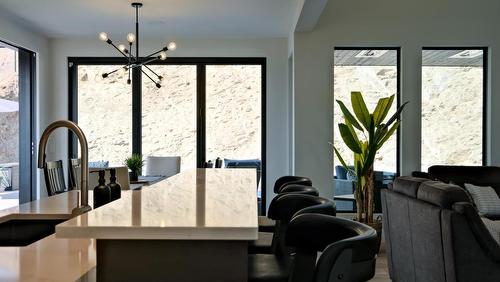 740 Pinehaven Court, Kelowna, BC - Indoor Photo Showing Dining Room