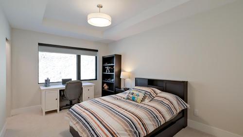 740 Pinehaven Court, Kelowna, BC - Indoor Photo Showing Bedroom