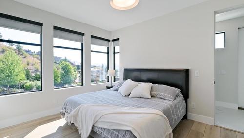 740 Pinehaven Court, Kelowna, BC - Indoor Photo Showing Bedroom