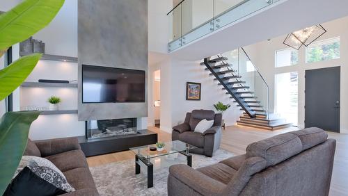 740 Pinehaven Court, Kelowna, BC - Indoor Photo Showing Living Room With Fireplace