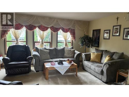 2881 Calhoun Place, Prince George, BC - Indoor Photo Showing Living Room