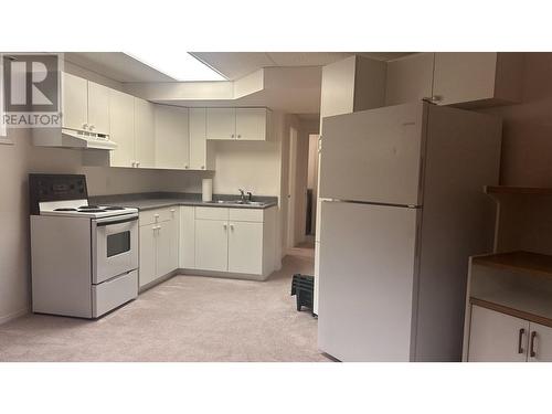 2881 Calhoun Place, Prince George, BC - Indoor Photo Showing Kitchen With Double Sink