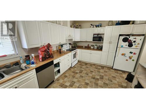 4740 Soucie Avenue, Terrace, BC - Indoor Photo Showing Kitchen