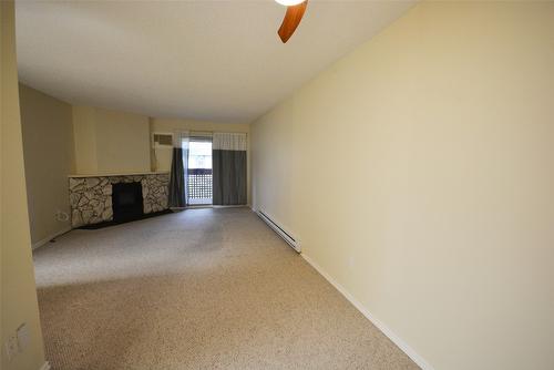 921-3140 Wilson Street, Penticton, BC - Indoor Photo Showing Other Room