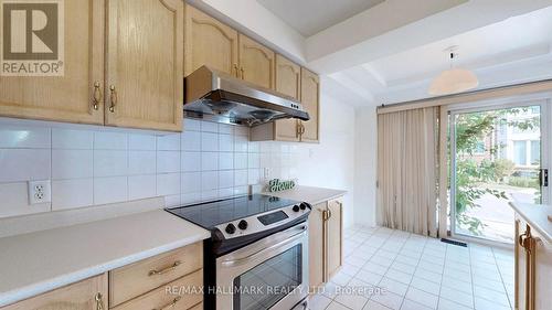 116 - 18 Clark Avenue W, Vaughan, ON - Indoor Photo Showing Kitchen