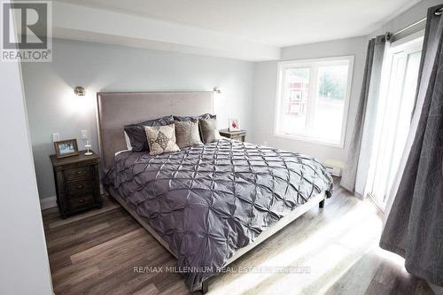 8 - 1101 Horseshoe Valley Road, Oro-Medonte, ON - Indoor Photo Showing Bedroom